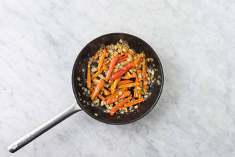 Rosolare il soffritto