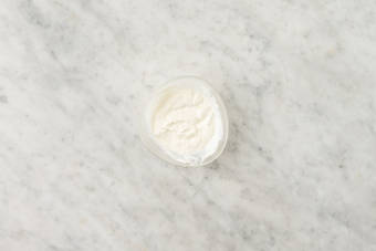 Preparare la crema di ricotta