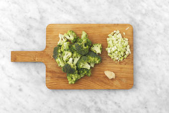 Cuire le riz et le brocoli