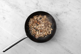 Prepara y saltea las verduras