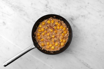 Combina los ingredientes