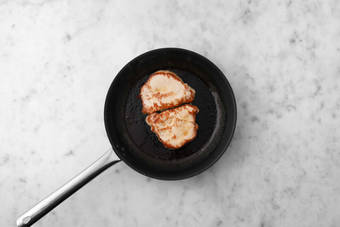 Cuire l'escalope de jambon