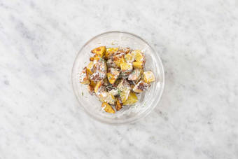 Comporre l'insalata di patate