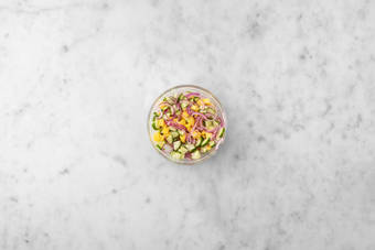 Tilsæt mango og agurk