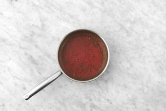 Préparer la sauce tomate