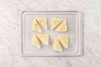 Hornea el pan de ajo