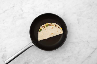 Cuire les quesadillas