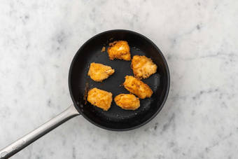 Cuire les nuggets de poulet