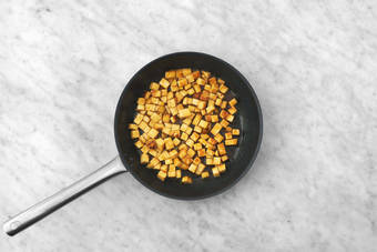 Poêler le chou-rave