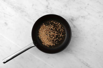 Hähnchenbrustfilets panieren