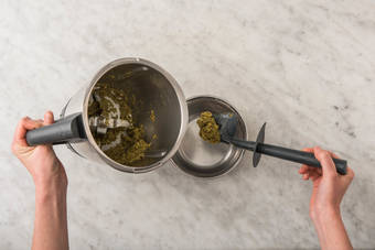 Pesto zubereiten