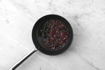 Caramellare le cipolle