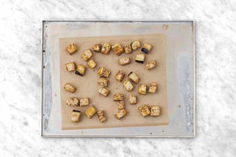 Enfourner l'aubergine