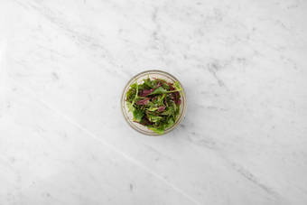 Assaisonner la salade