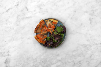 Tout le monde à table !