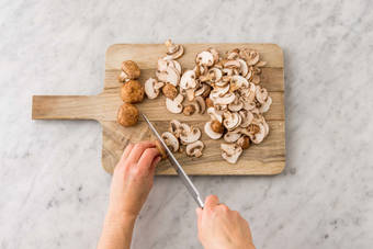 Couper les champignons