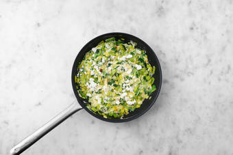 Préparer la garniture