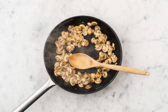 Cuire les champignons