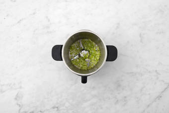 Faire suer le poireau