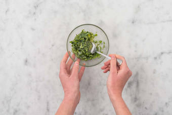 Faire l'huile de coriandre