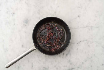 Caraméliser l'oignon