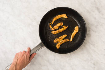 Hähnchensticks braten