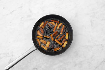 Prepara y fríe las berenjenas