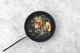 La poêle prend le relais