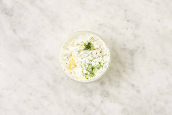 Preparare la salsa tzatziki 