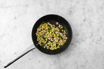 Cuocere zucchina e gamberetti