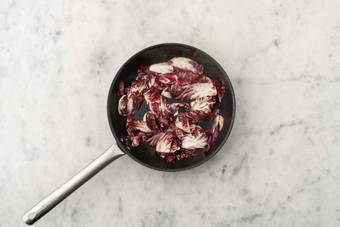 Cuocere radicchio e bacon
