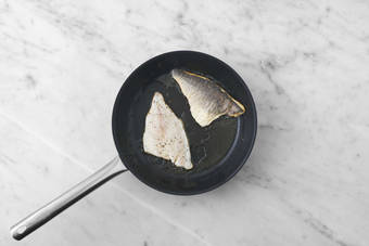 Fisch anbraten