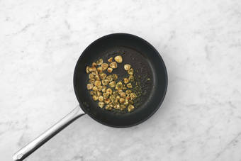 Saltea los champiñones