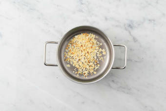 Concasser les amandes