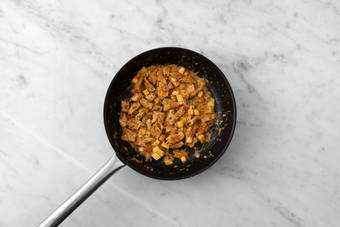 Préparer la garniture