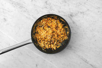 Sauerkraut hinzufügen