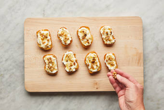 MAKE CROSTINI