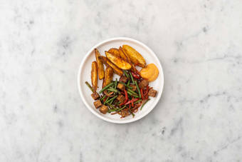 Groenten bakken en serveren