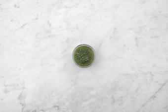 Preparare il pesto