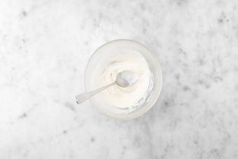 Preparare la salsa yogurt