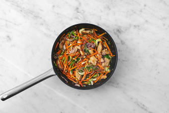 Stek vegostrimlor och grönsaker