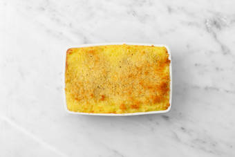 Lad laksegratin køle af