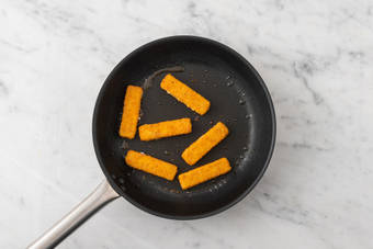 Plantaardige vissticks bakken