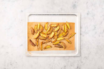 Enfourner les potatoes