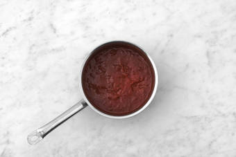 Préparer la sauce tomate