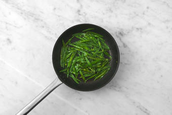 Kaiserschoten anbraten