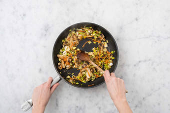 Schweinesteaks braten