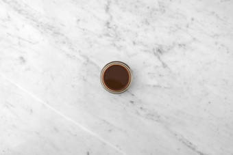 Combina las verduras con la salsa