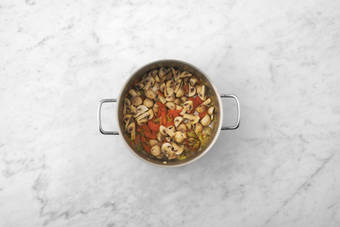 Saltea los champiñones