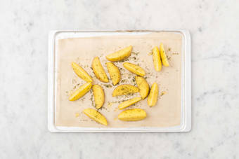 Enfourner les potatoes